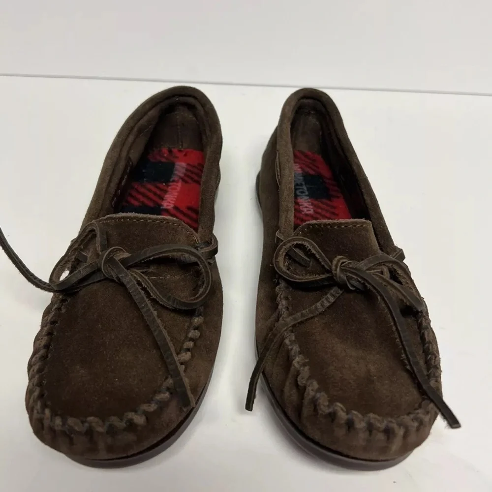 Minnetonka Youth Moccasins Brown Slip-On, Girls’ Size 2 M.
